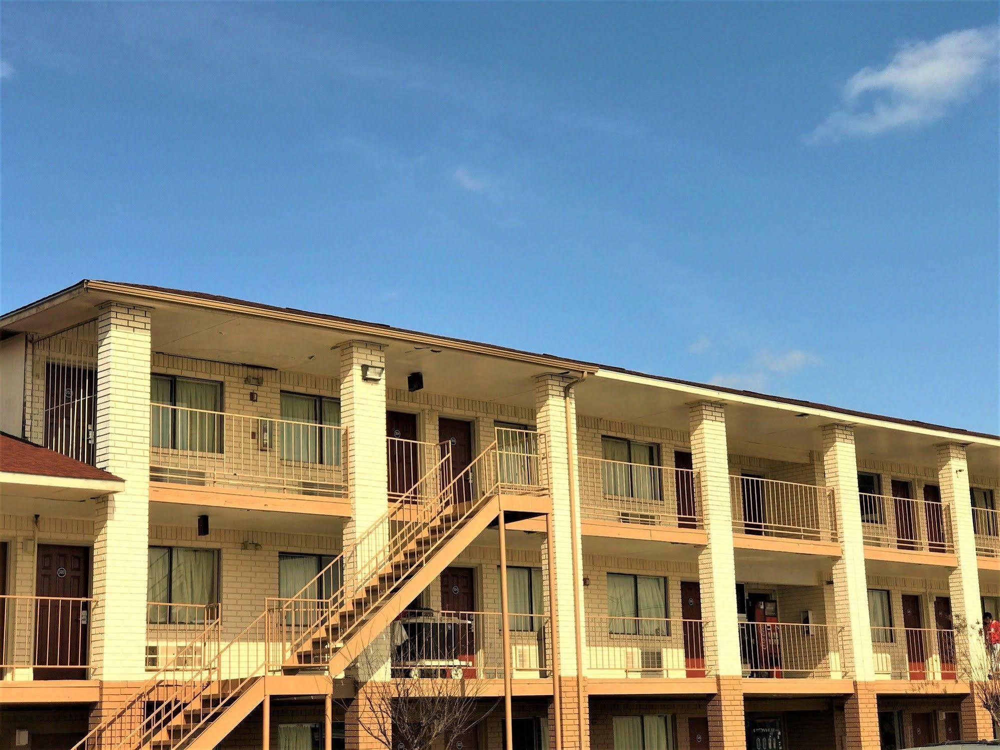 Hometowne Studios By Red Roof San Antonio E - Frost Bank Center Ngoại thất bức ảnh
